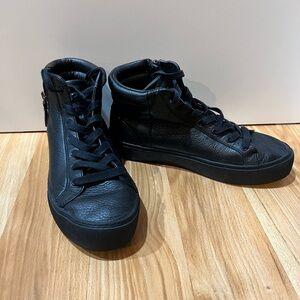 UGG Ollie Women’s High Top Leather Size 8 Medium